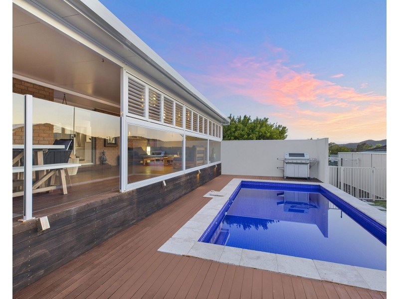 143 Cresthaven Avenue, Bateau Bay NSW 2261