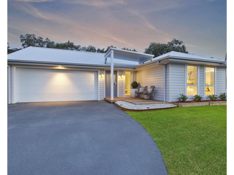 24 Joan Street, Forresters Beach NSW 2260