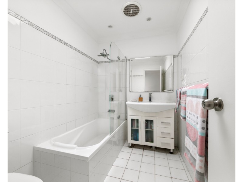 1 Lana Avenue, Wyoming NSW 2250