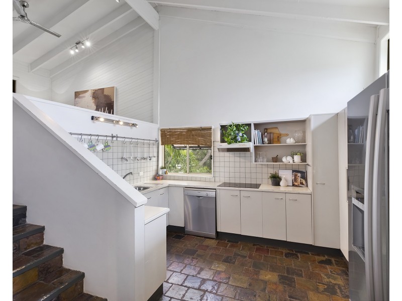 4 Hopetoun Street, Forresters Beach NSW 2260