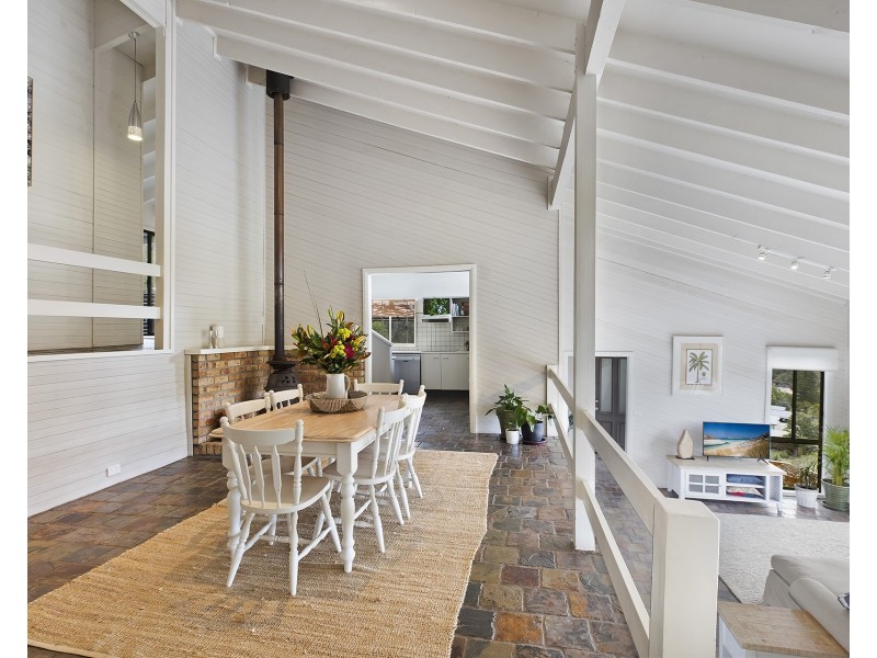 4 Hopetoun Street, Forresters Beach NSW 2260