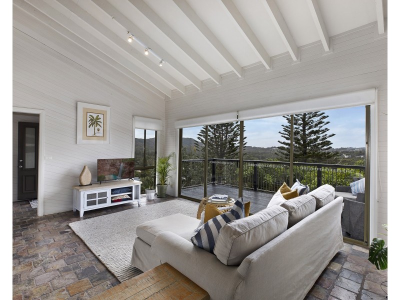 4 Hopetoun Street, Forresters Beach NSW 2260