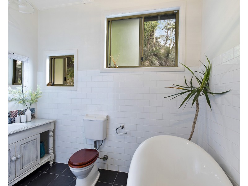 4 Hopetoun Street, Forresters Beach NSW 2260