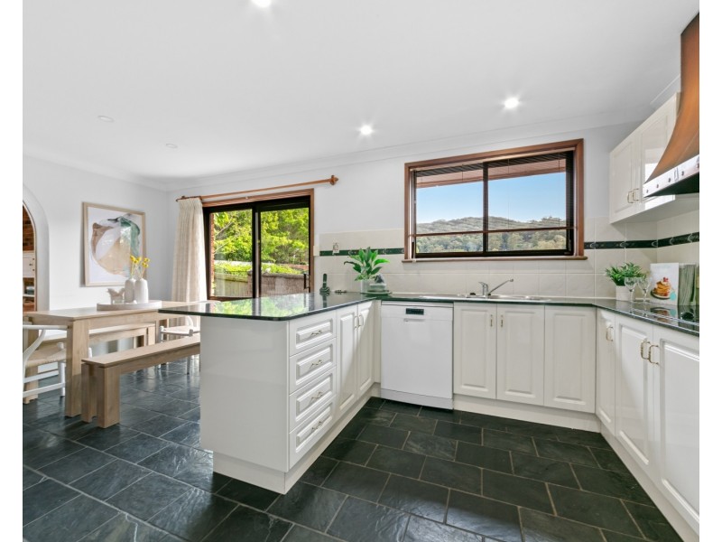 2 Neeworra Avenue, Narara NSW 2250