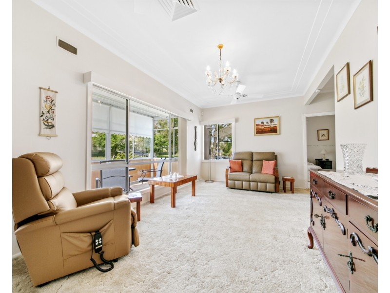 2 Headlam Parade, Springfield NSW 2250