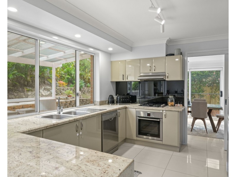 11 Blue Wren Close, Green Point NSW 2251