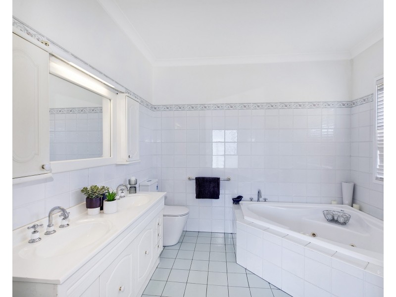16 Cottee Crescent, Terrigal NSW 2260