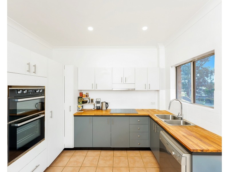 22/12-20 Kinarra Avenue, Wyoming NSW 2250