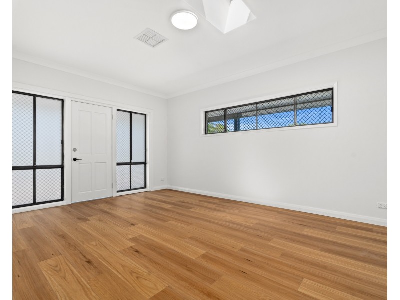 1/30 Renwick Street, Wyoming NSW 2250