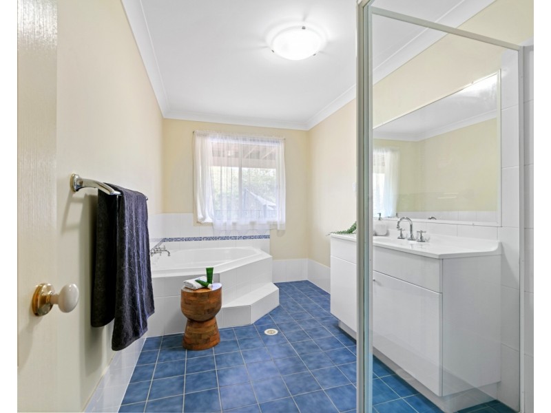 28 Jean Norman Close, Wyoming NSW 2250