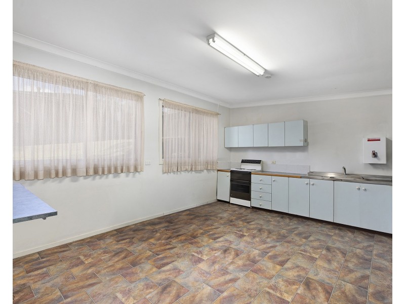 647 Pacific Highway, Wyoming NSW 2250