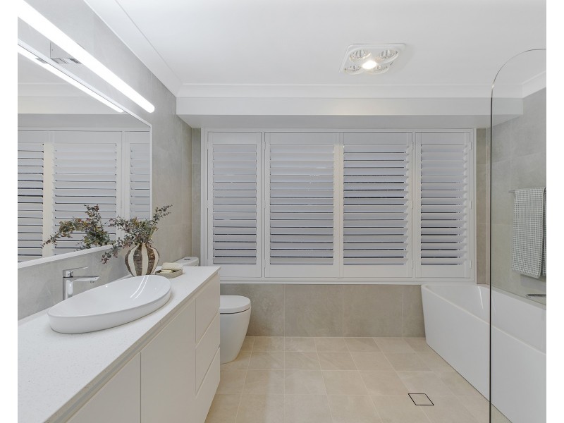 22 Howard Avenue, Green Point NSW 2251