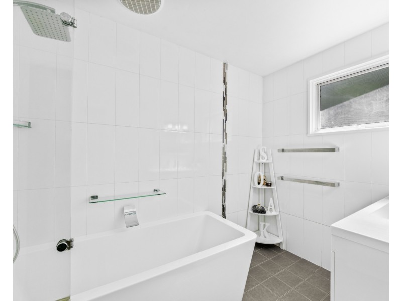 65 Bay View Avenue, East Gosford NSW 2250