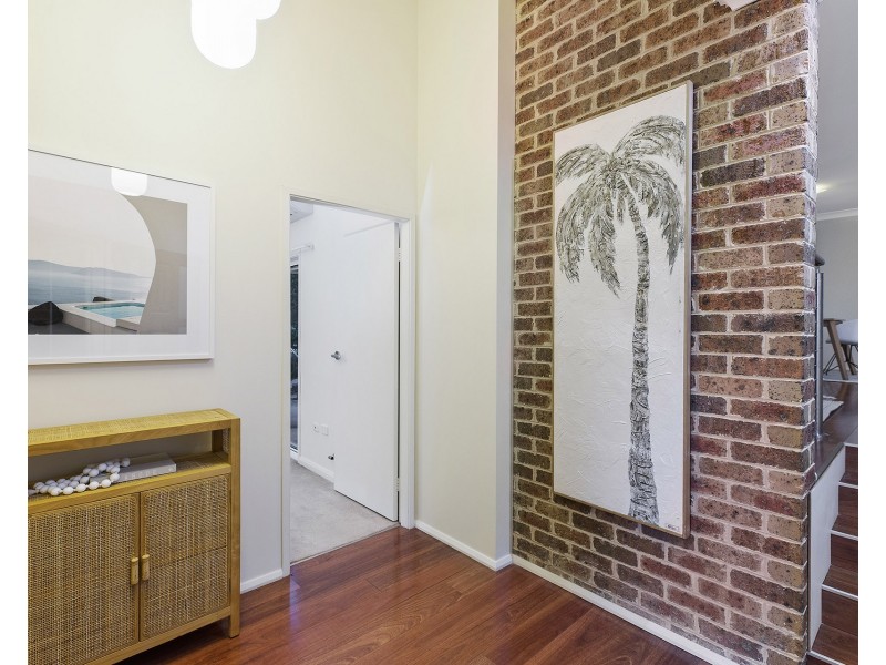 8 Fox Glove Close, Green Point NSW 2251