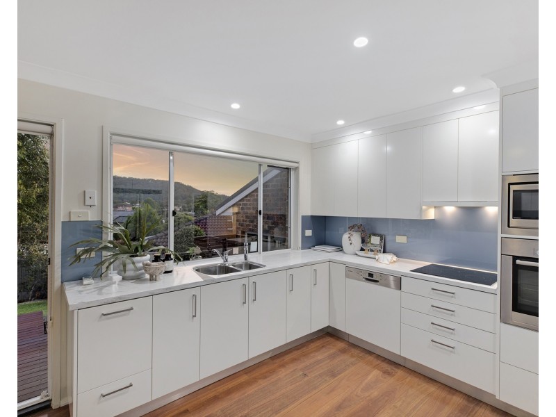 8 Fox Glove Close, Green Point NSW 2251