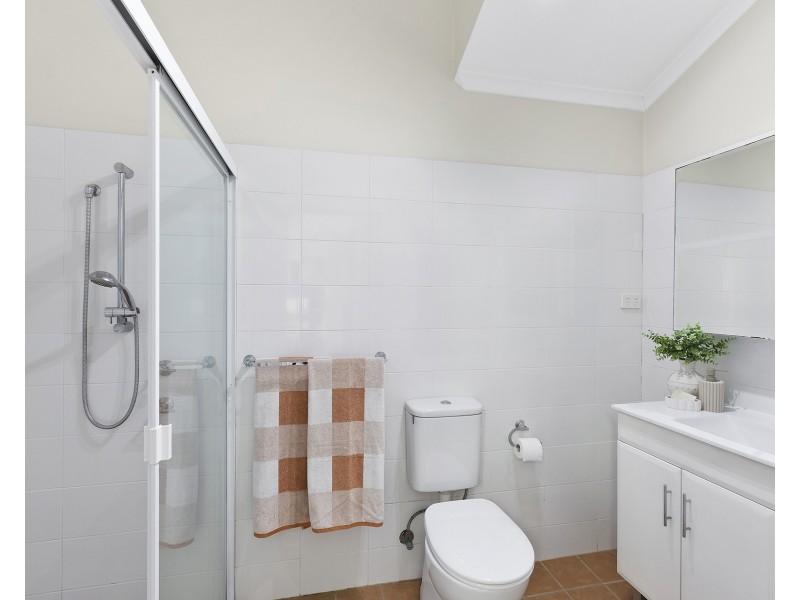 8 Fox Glove Close, Green Point NSW 2251