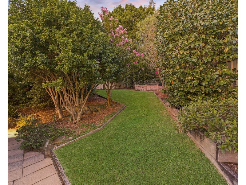 8 Fox Glove Close, Green Point NSW 2251