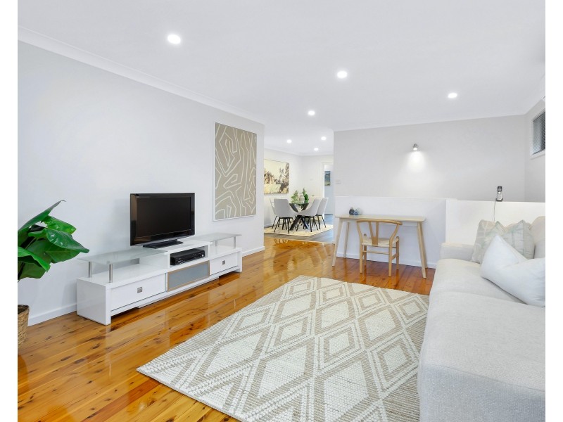 21 Matthews Parade, Point Clare NSW 2250