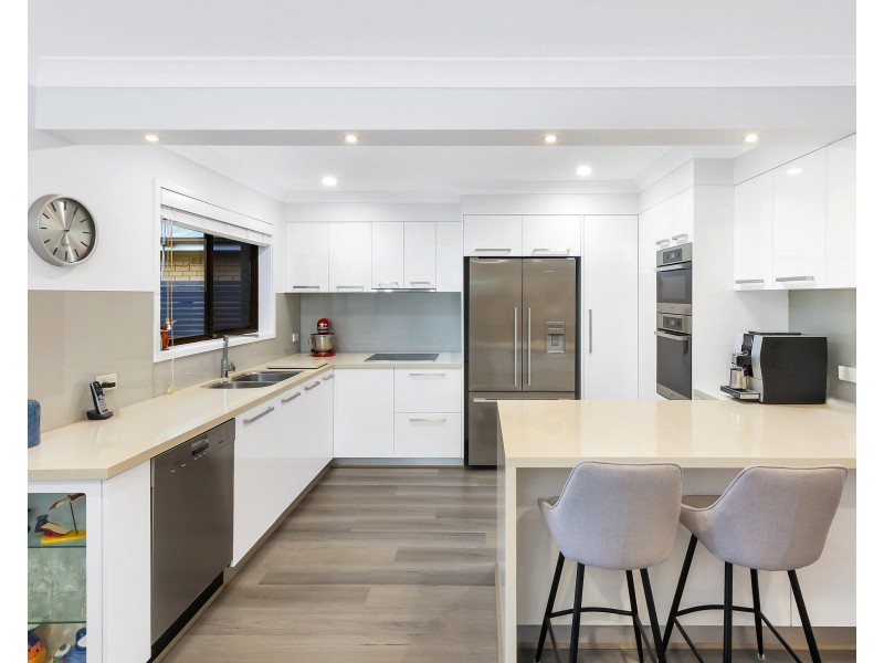 21 Matthews Parade, Point Clare NSW 2250