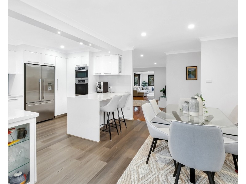 21 Matthews Parade, Point Clare NSW 2250