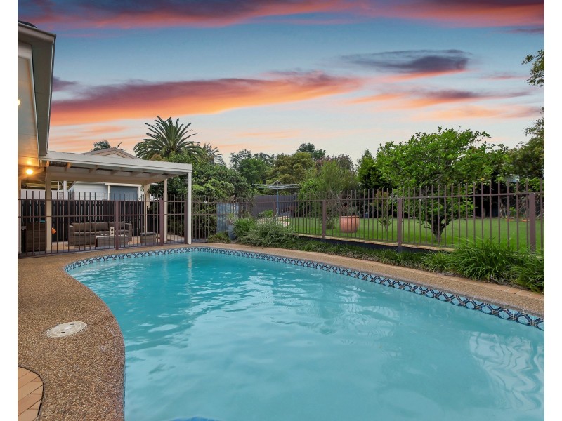 21 Matthews Parade, Point Clare NSW 2250