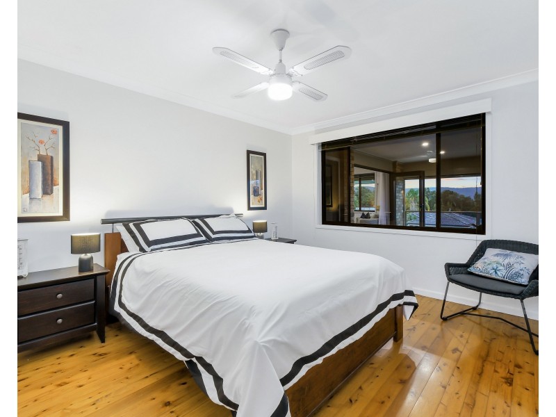21 Matthews Parade, Point Clare NSW 2250