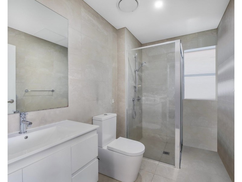 2/77 Faunce Street, Gosford NSW 2250