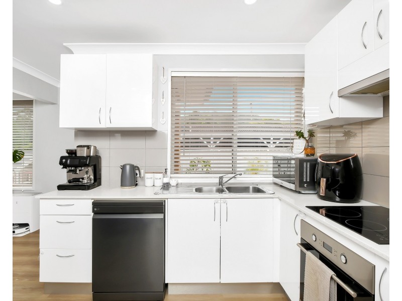 55 Orange Parade, Wyoming NSW 2250