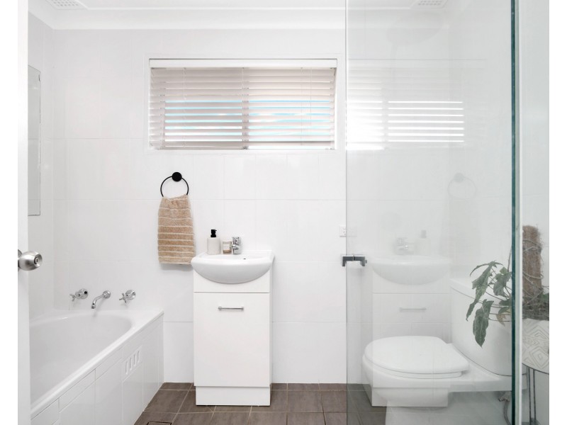 55 Orange Parade, Wyoming NSW 2250