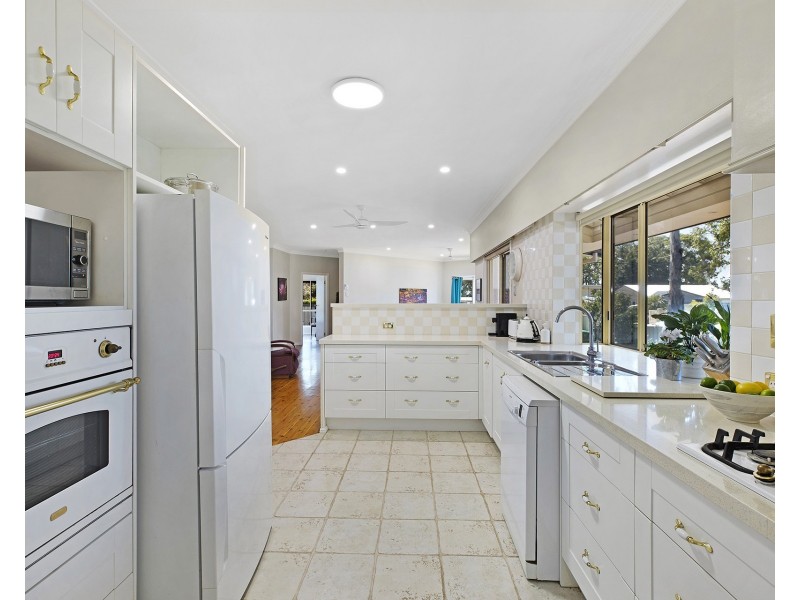 23 Ginganup Road, Summerland Point NSW 2259