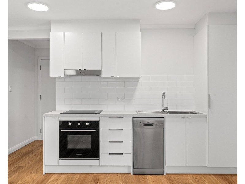 2/30 Renwick Street, Wyoming NSW 2250