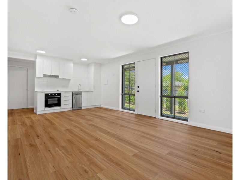 2/30 Renwick Street, Wyoming NSW 2250