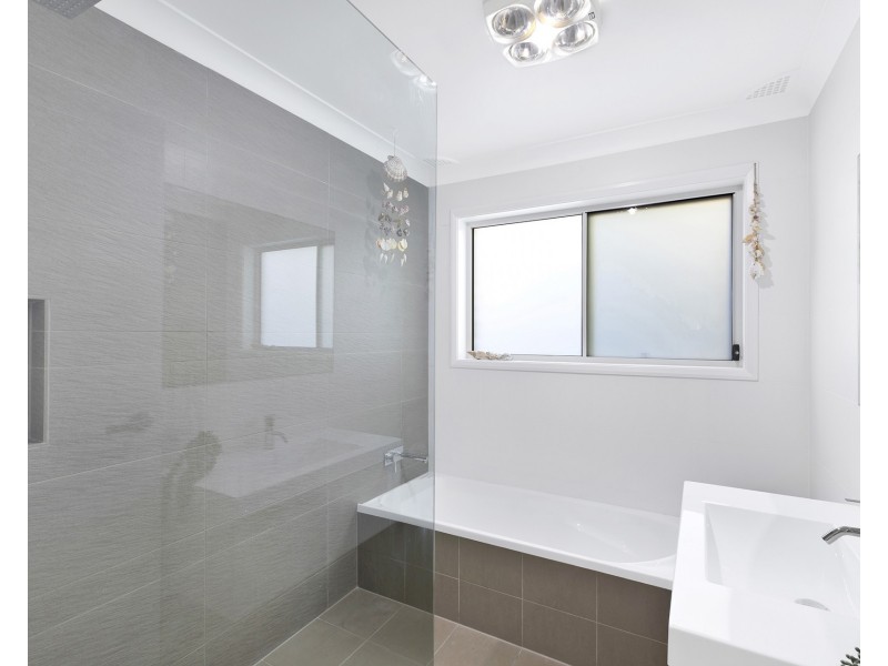 12 Loxton Avenue, Wamberal NSW 2260