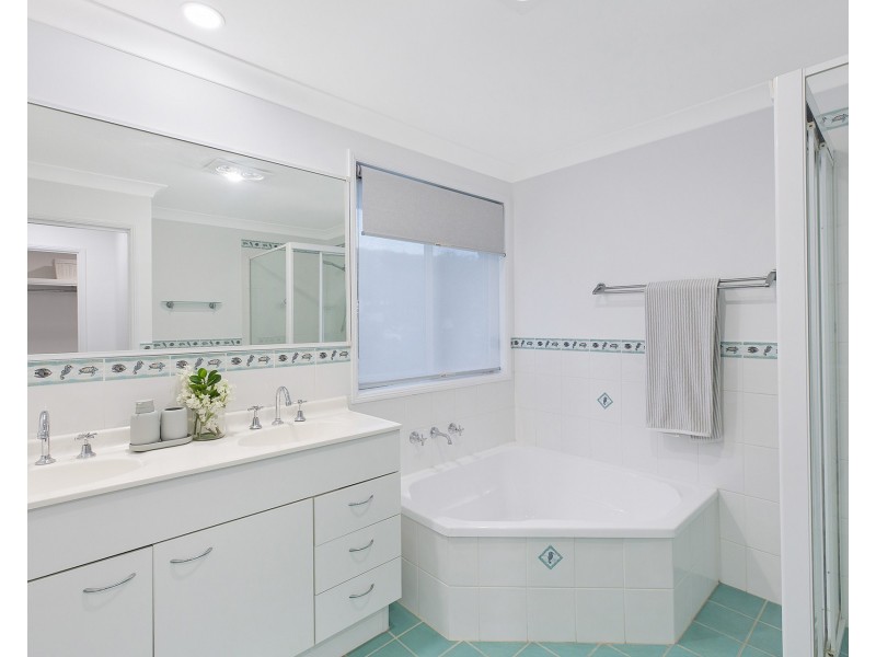 1 Tallowood Crescent, Erina NSW 2250