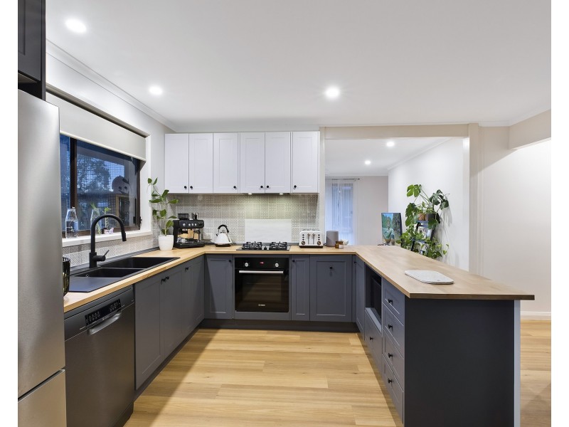 2 Lancaster Parade, Bateau Bay NSW 2261