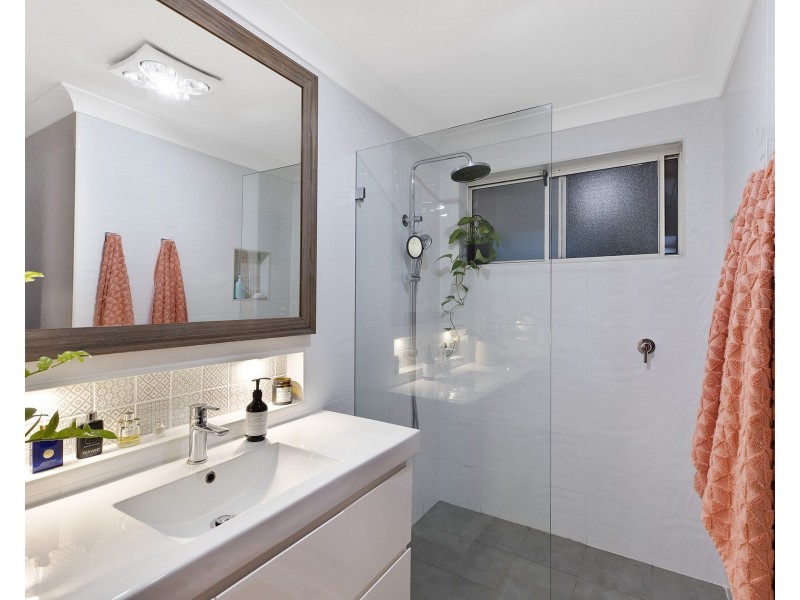 2 Lancaster Parade, Bateau Bay NSW 2261