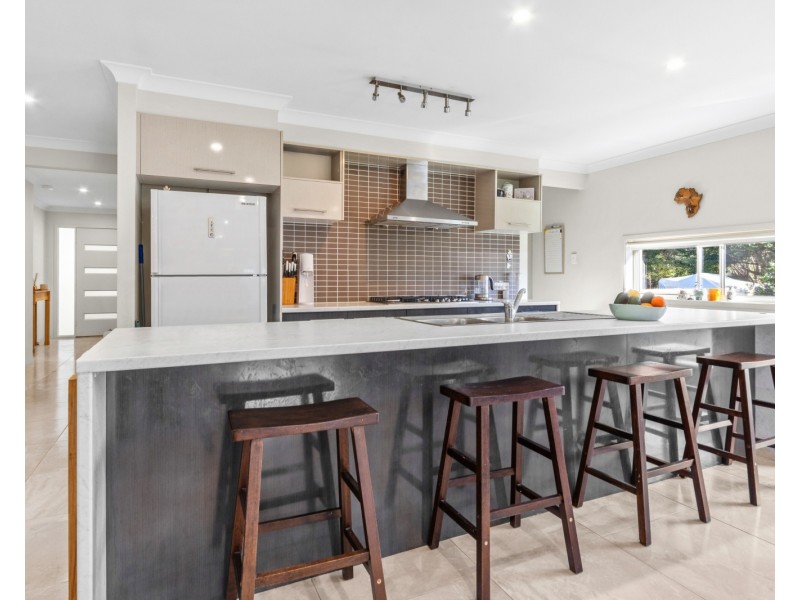 10 Bristowe Close, Ourimbah NSW 2258