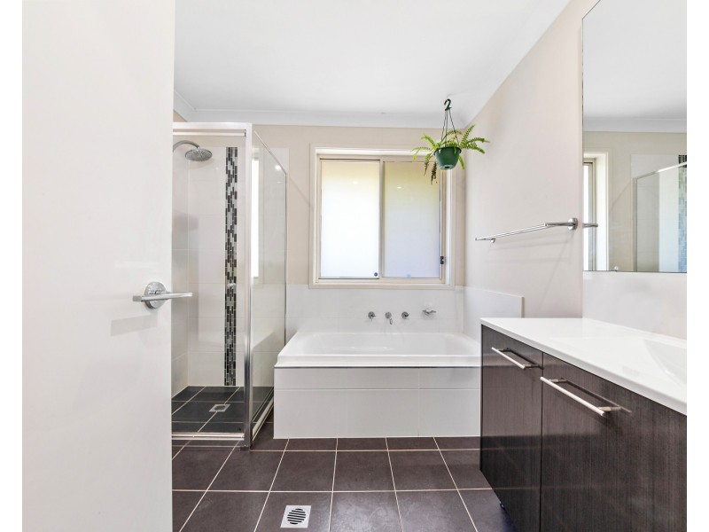10 Bristowe Close, Ourimbah NSW 2258