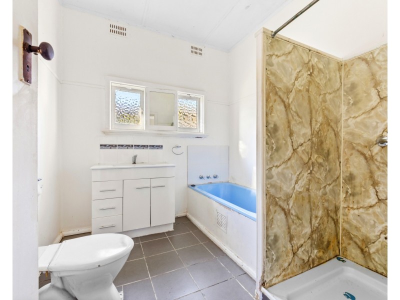 6 Carlson Avenue, Wyoming NSW 2250