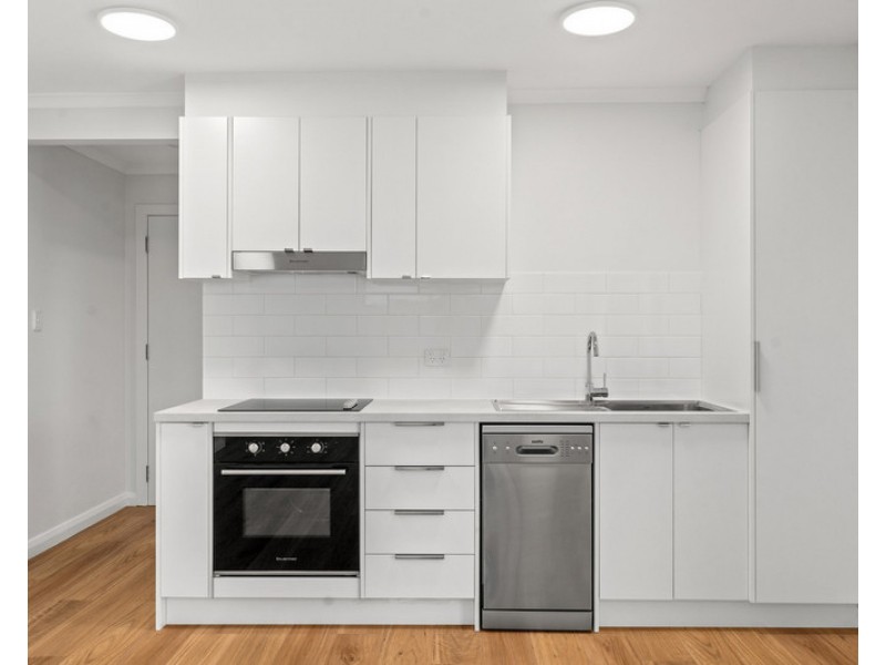 2/30 Renwick Street, Wyoming NSW 2250