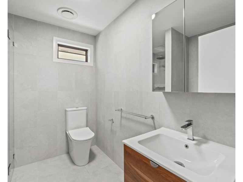 2/30 Renwick Street, Wyoming NSW 2250