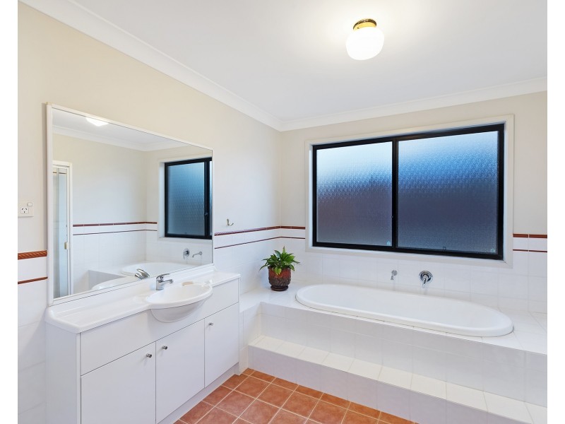 9 Tallowood Crescent, Erina NSW 2250