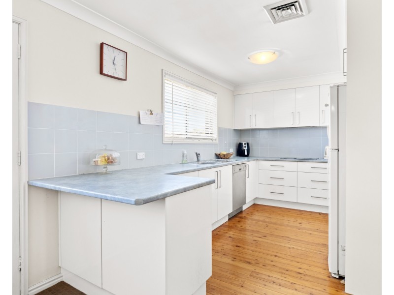 6 Darlene Close, Halekulani NSW 2262