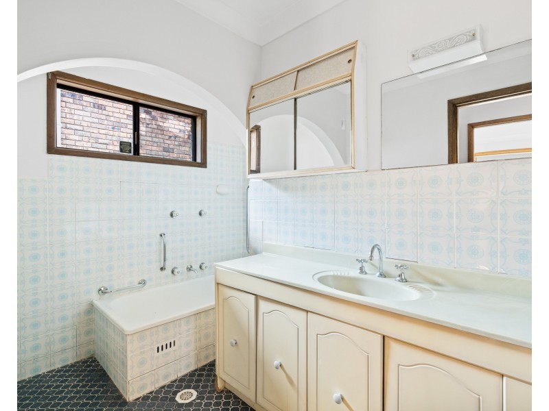 17 Promenade Avenue, Bateau Bay NSW 2261