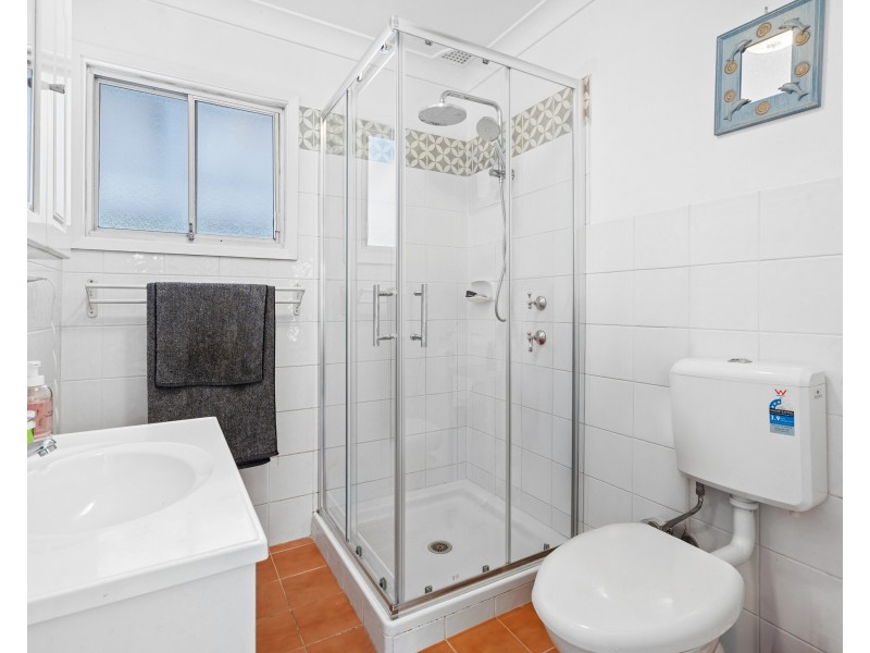 40 Day Street, Wyoming NSW 2250