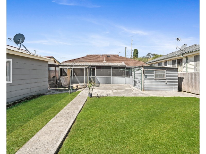 40 Day Street, Wyoming NSW 2250