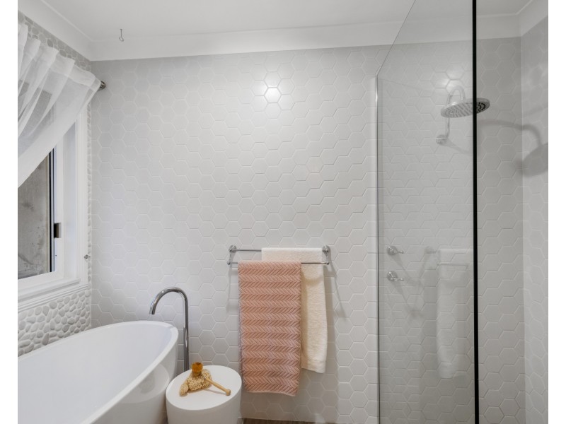 2 Scribbly Gum Crescent, Erina NSW 2250