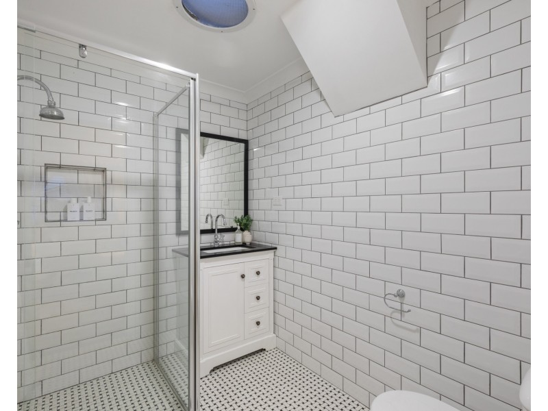 2 Scribbly Gum Crescent, Erina NSW 2250