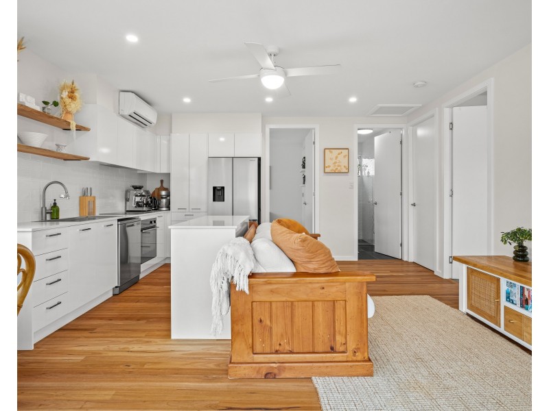 76a Kathleen White Crescent, Killarney Vale NSW 2261