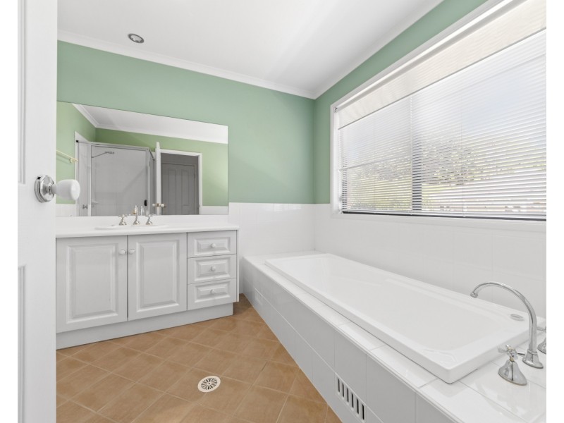 16 Glen Eagles Crescent, Terrigal NSW 2260